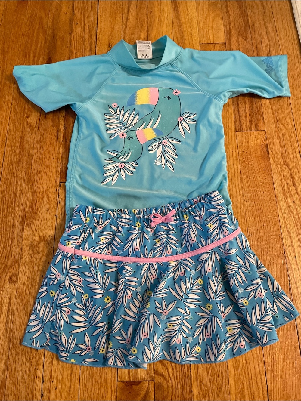 Girls UV Skinz Rashguard Swimsuit Size 7